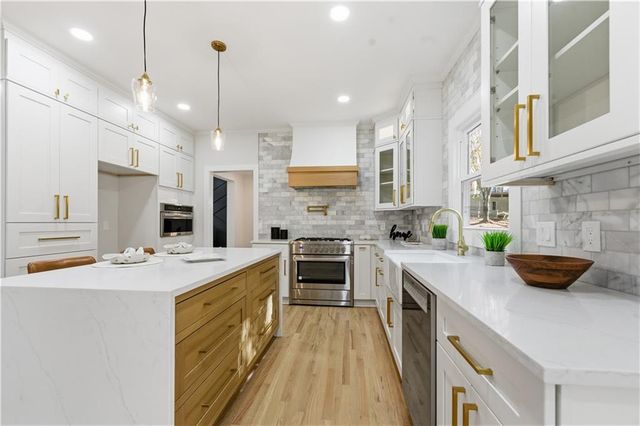 435 Lake Point Trace, Canton, GA 30114