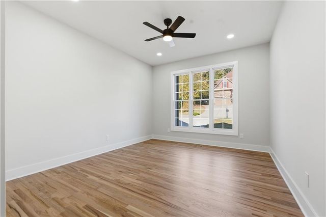 435 Lake Point Trace, Canton, GA 30114