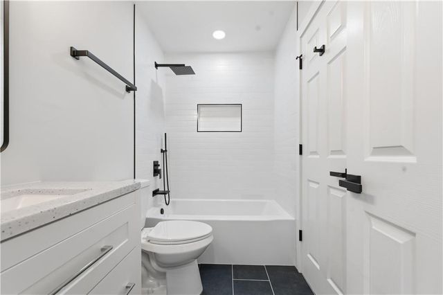 435 Lake Point Trace, Canton, GA 30114