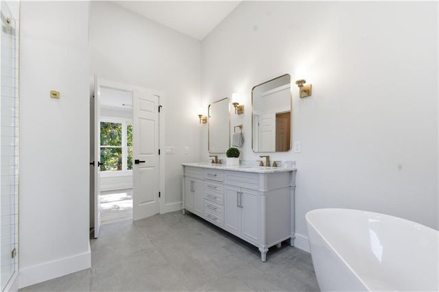 435 Lake Point Trace, Canton, GA 30114