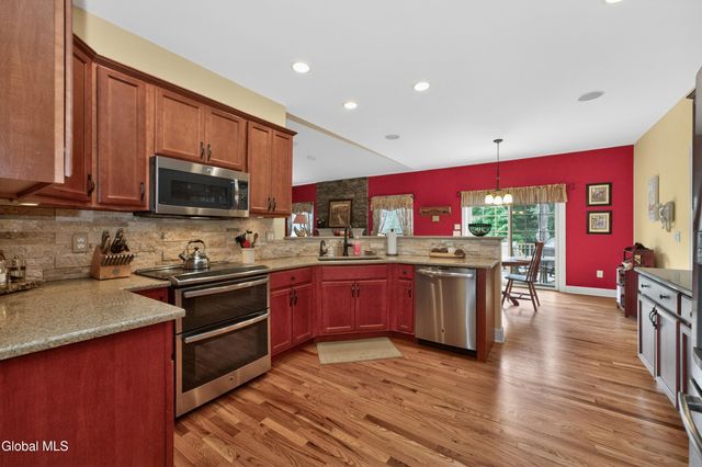 19 Addison Way, Clifton Park, NY 12148