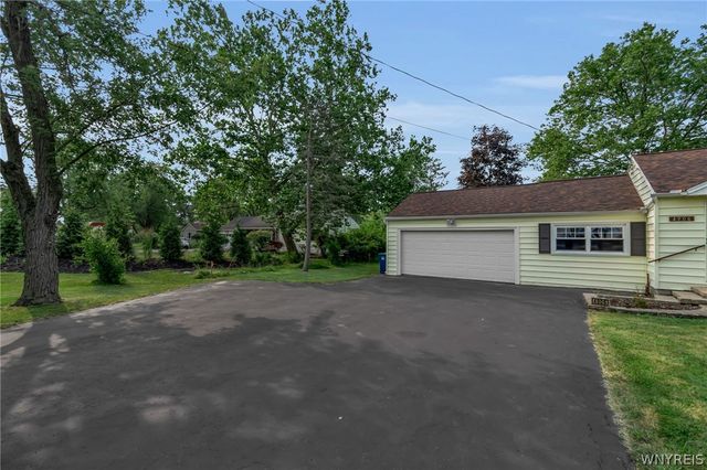 4906 Meyer Road, Pendleton, NY 14120