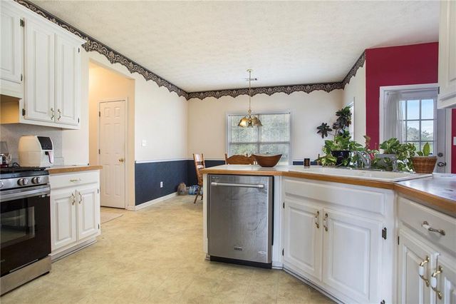 252 Essex Place, Ellenwood, GA 30294