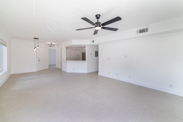 815 W Boynton Beach Boulevard 12-106, Boynton Beach, FL 33426