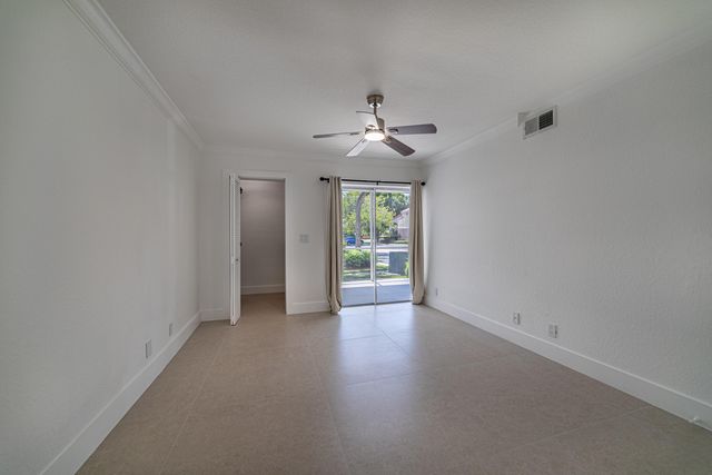 815 W Boynton Beach Boulevard 12-106, Boynton Beach, FL 33426