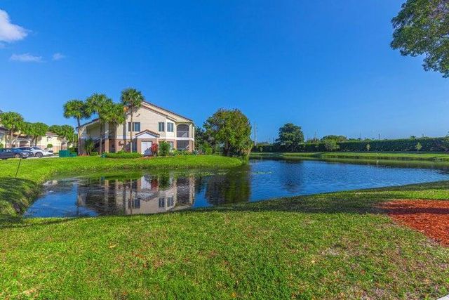 815 W Boynton Beach Boulevard 12-106, Boynton Beach, FL 33426