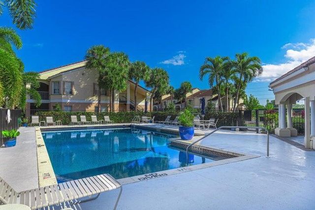 815 W Boynton Beach Boulevard 12-106, Boynton Beach, FL 33426