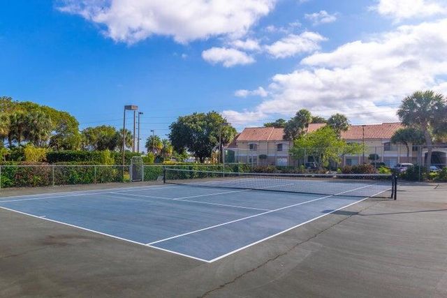 815 W Boynton Beach Boulevard 12-106, Boynton Beach, FL 33426