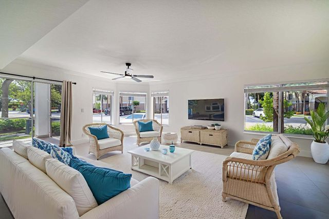 815 W Boynton Beach Boulevard 12-106, Boynton Beach, FL 33426