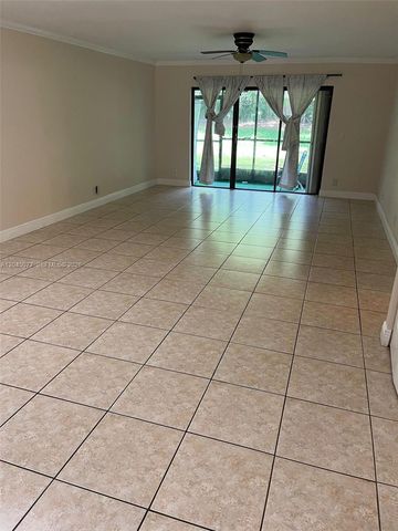 197 Lakeview Drive 105, Weston, FL 33326