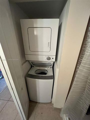 197 Lakeview Drive 105, Weston, FL 33326