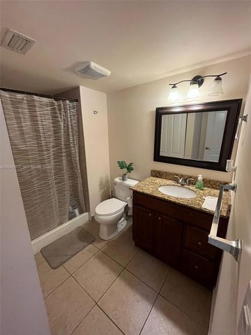 197 Lakeview Drive 105, Weston, FL 33326