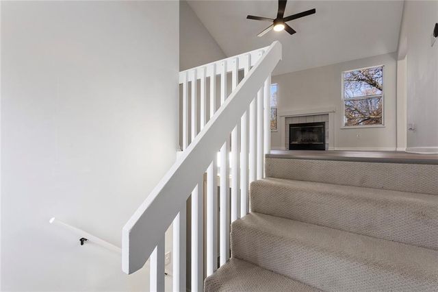 15528 Crestwood Drive, Basehor, KS 66007