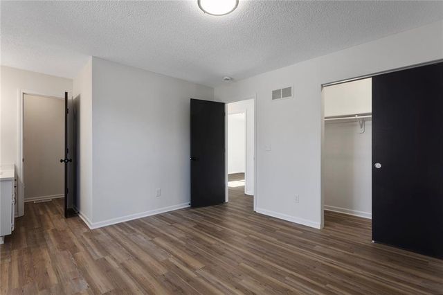 15528 Crestwood Drive, Basehor, KS 66007