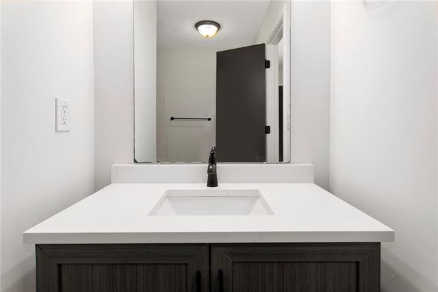 15528 Crestwood Drive, Basehor, KS 66007