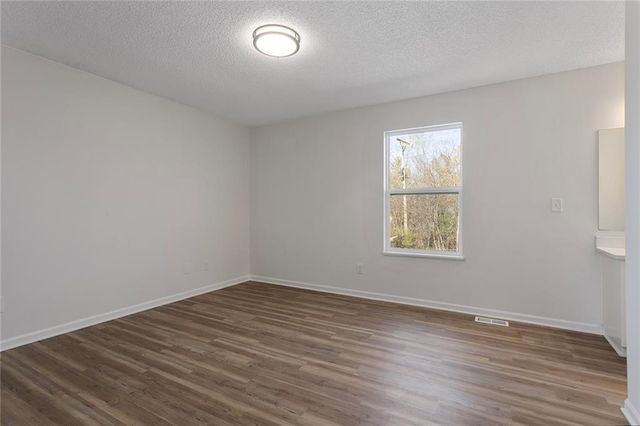 15528 Crestwood Drive, Basehor, KS 66007