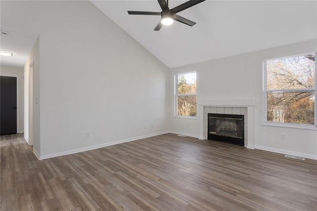 15528 Crestwood Drive, Basehor, KS 66007