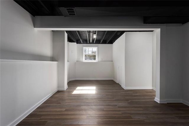 15528 Crestwood Drive, Basehor, KS 66007