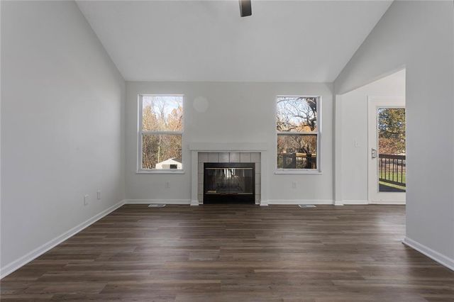 15528 Crestwood Drive, Basehor, KS 66007