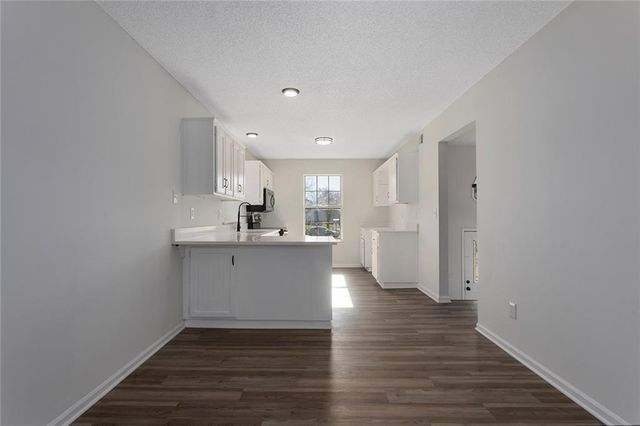 15528 Crestwood Drive, Basehor, KS 66007