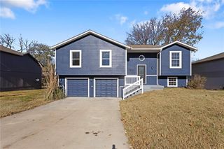 15528 Crestwood Drive, Basehor, KS 66007