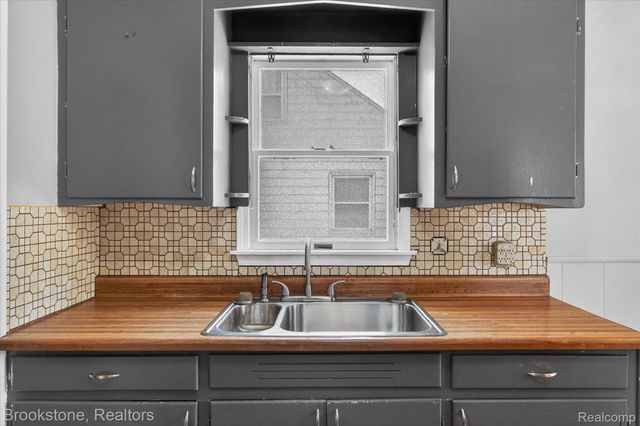 22315 Kramer Street, St. Clair Shores, MI 48080