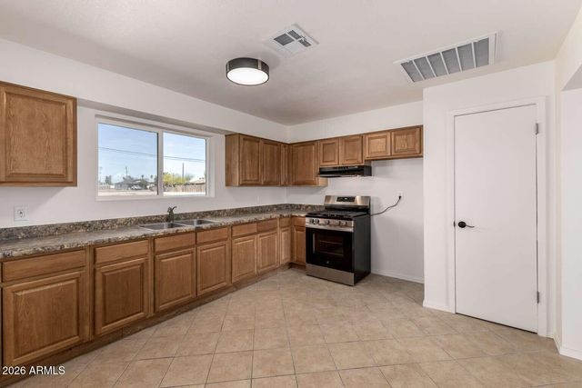 190 W SEAGOE Avenue, Coolidge, AZ 85128