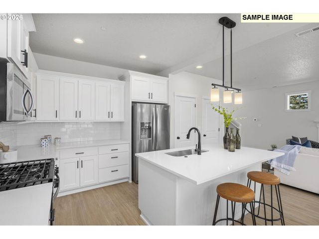 2555 Bourbon St, Forest Grove, OR 97116