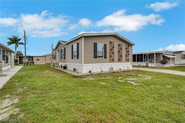 372 Santa Fe TRL, North Fort Myers, FL 33917
