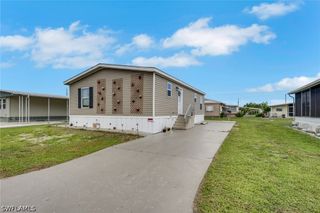 372 Santa Fe TRL, North Fort Myers, FL 33917