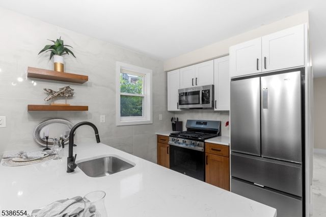 102 Oxford St, Paterson City, NJ 07522