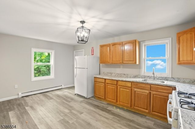 102 Oxford St, Paterson City, NJ 07522