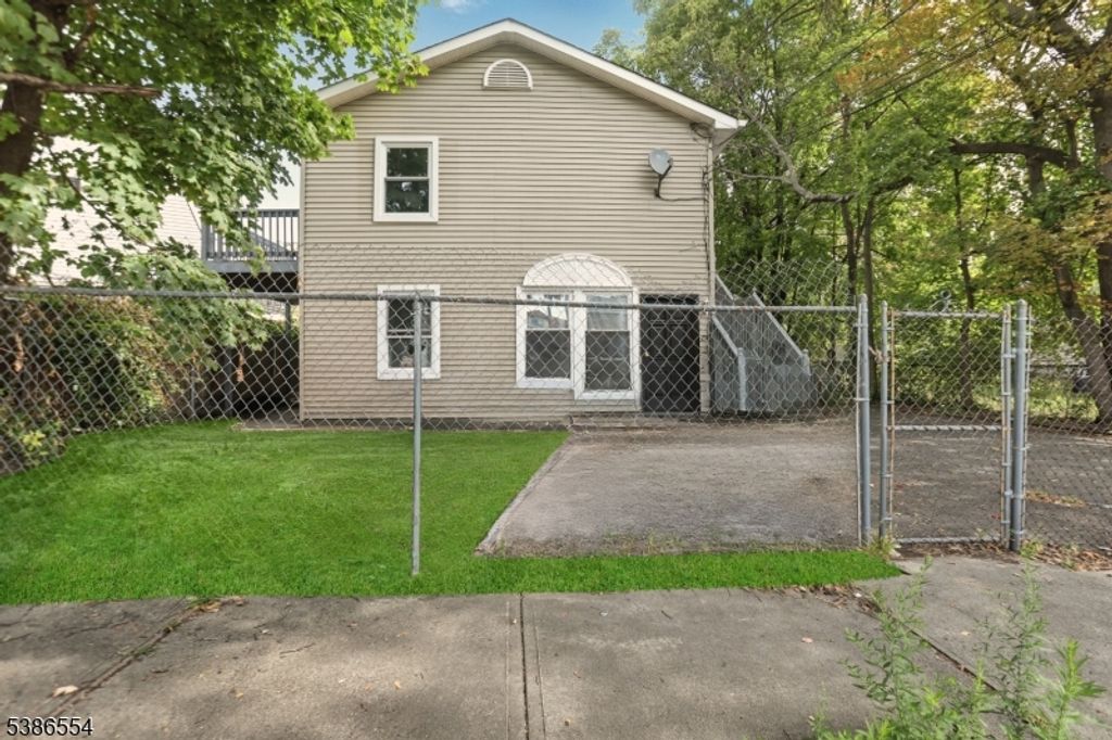 102 Oxford St, Paterson City, NJ 07522