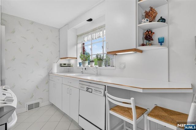 179 E Main Street, Bergenfield, NJ 07621