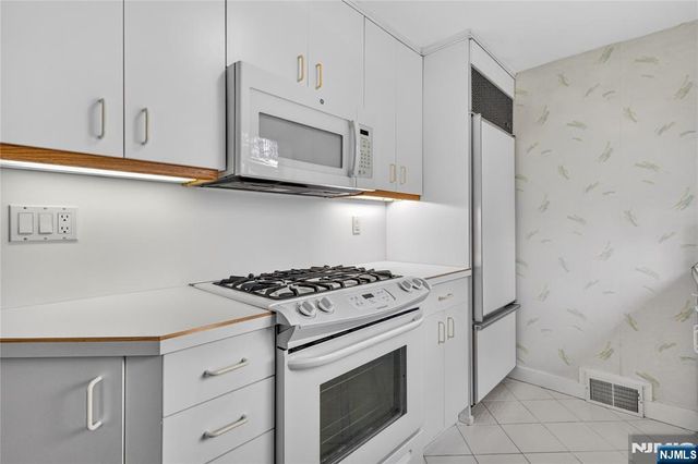 179 E Main Street, Bergenfield, NJ 07621