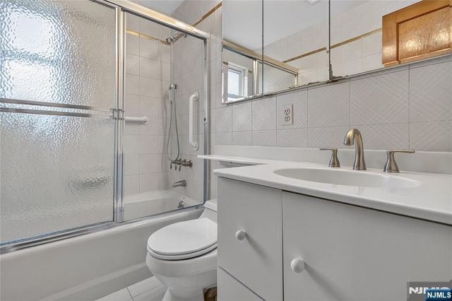 179 E Main Street, Bergenfield, NJ 07621