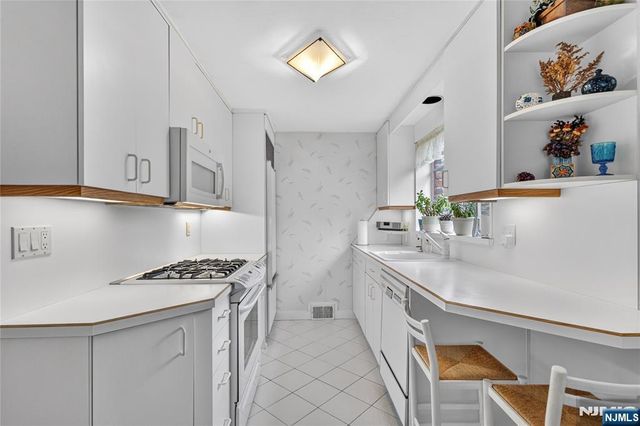 179 E Main Street, Bergenfield, NJ 07621