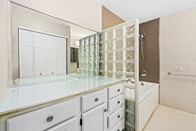 1540 N LASALLE Street 907, Chicago, IL 60610