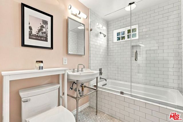 8266 Clinton Street, Los Angeles, CA 90048