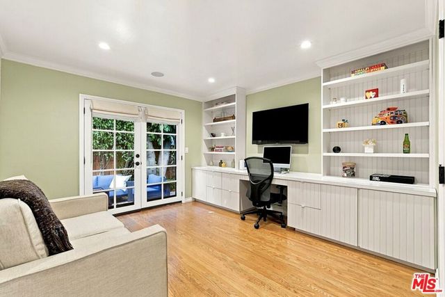 8266 Clinton Street, Los Angeles, CA 90048
