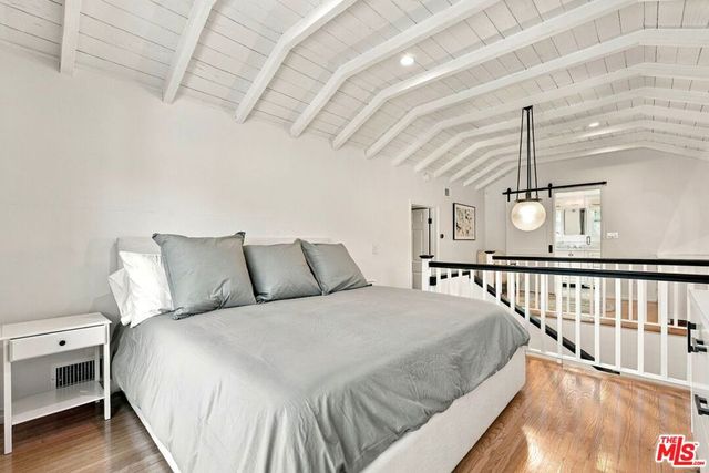 8266 Clinton Street, Los Angeles, CA 90048