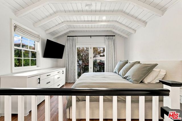8266 Clinton Street, Los Angeles, CA 90048