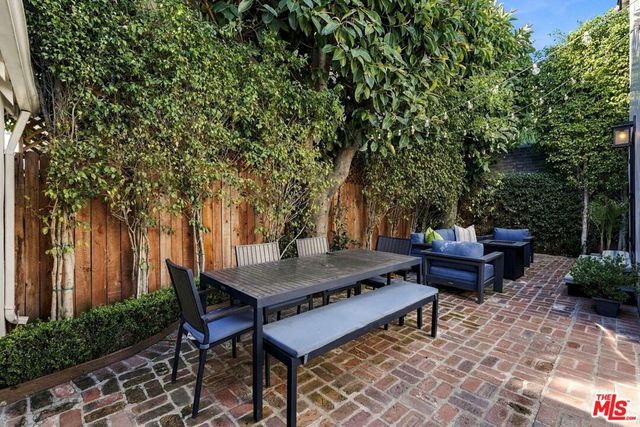 8266 Clinton Street, Los Angeles, CA 90048