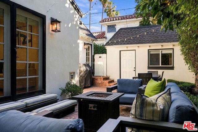 8266 Clinton Street, Los Angeles, CA 90048