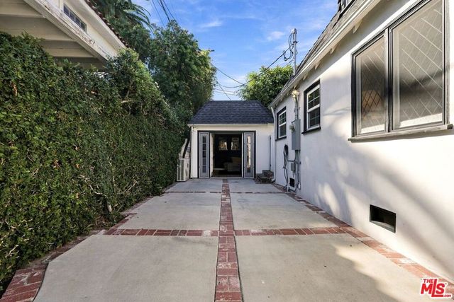 8266 Clinton Street, Los Angeles, CA 90048