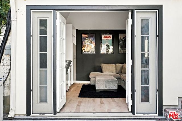 8266 Clinton Street, Los Angeles, CA 90048