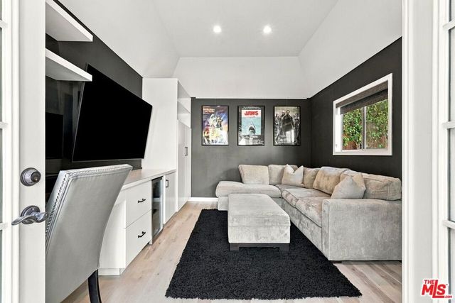 8266 Clinton Street, Los Angeles, CA 90048