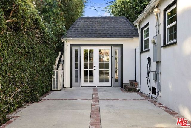 8266 Clinton Street, Los Angeles, CA 90048