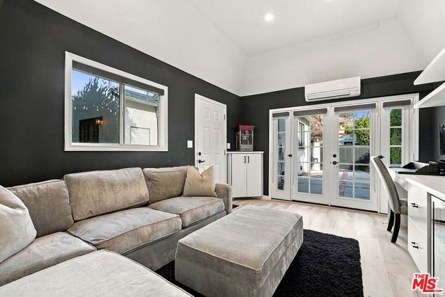 8266 Clinton Street, Los Angeles, CA 90048