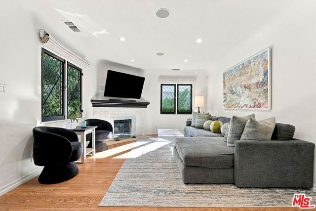 8266 Clinton Street, Los Angeles, CA 90048